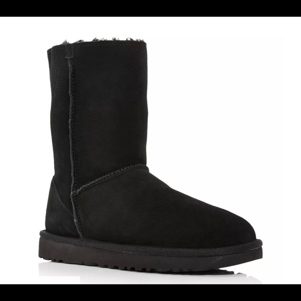 UGG Classic Short Zip Boot